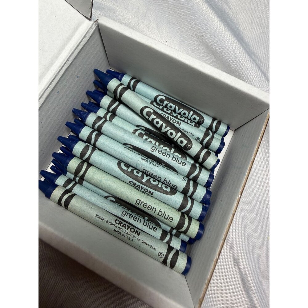 Retired Crayola Green Blue Crayons 24 Pack vintage - Picture 2 of 4
